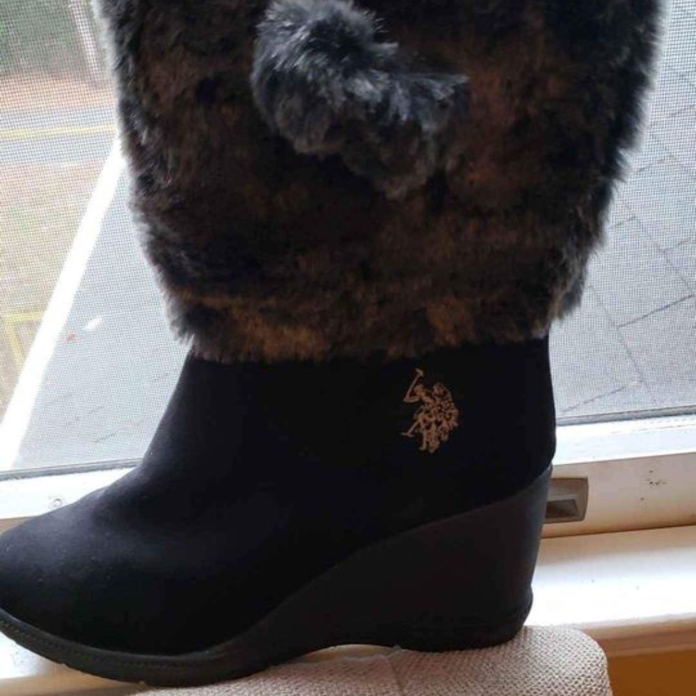 Woman's wedge boot